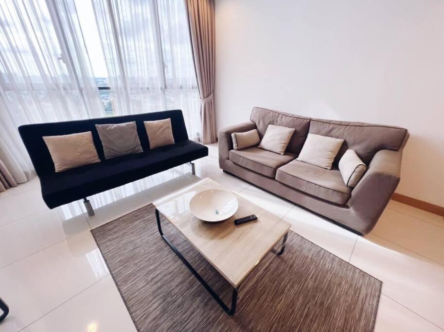 Promoconnected Train 2 Bedrooms - Above Mall Apartment