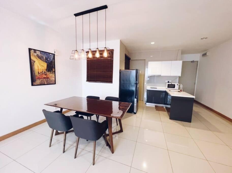 Promoconnected Train 2 Bedrooms - Above Mall Kuala Lumpur